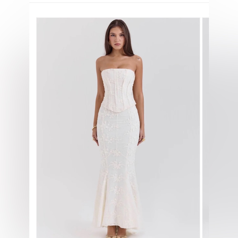 Chic Strapless Cream Maxi Dress
